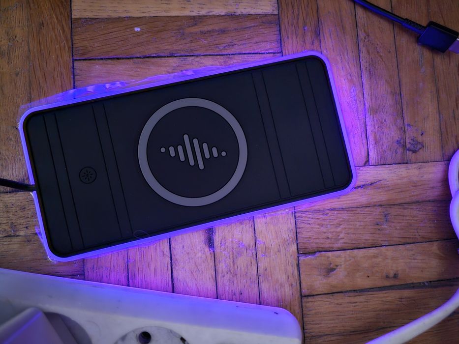 Încărcător wireless auto