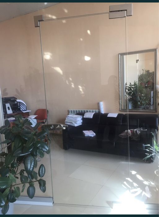 Продам  перегородку с коленного стекла