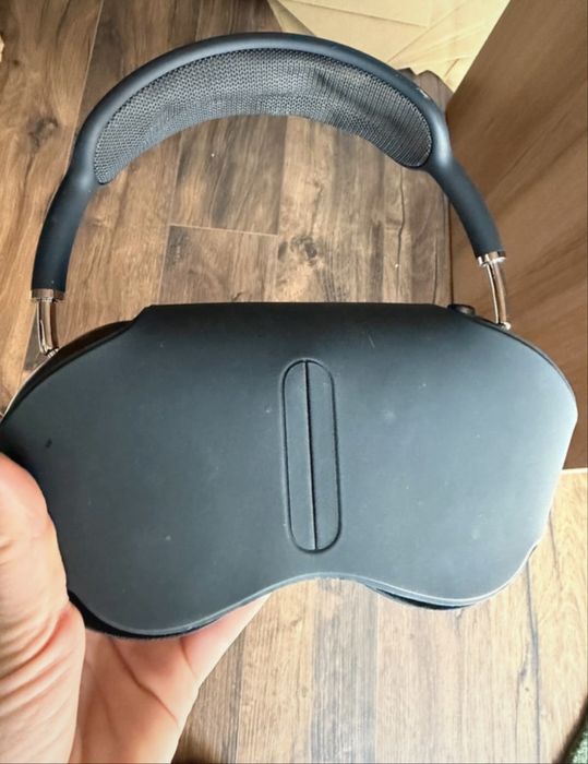 Apple Airpods Max 1. Lightning