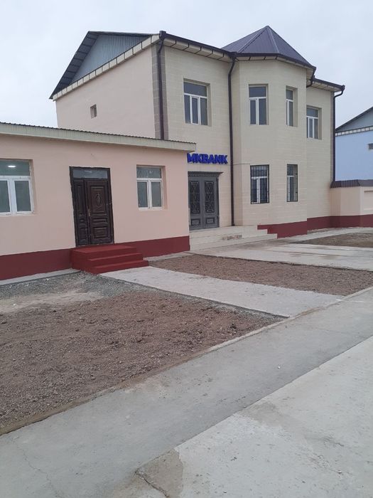 Мойнакта 2 этажлы здание сатылады магазин менен