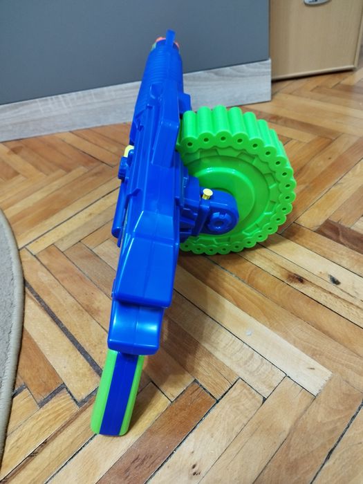Pușca de jucărie cu gloante de burete