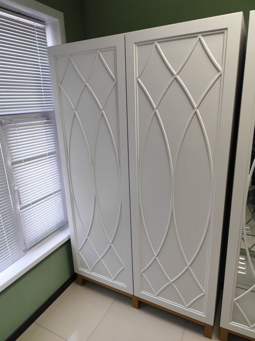 Двустворчатый шкаф белый