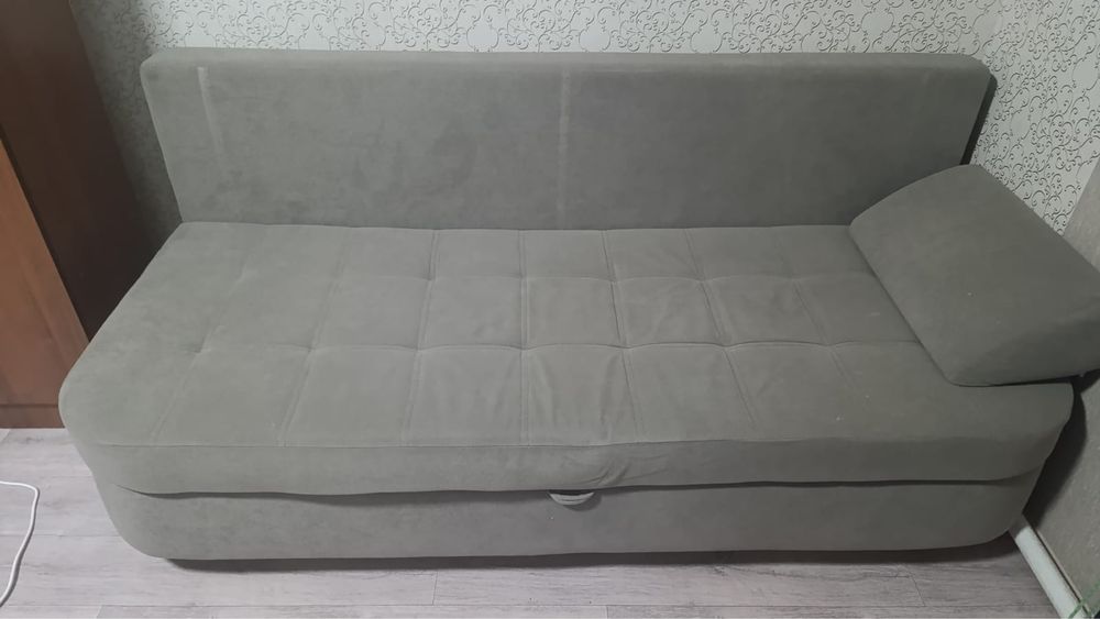 Продам диван практически новый