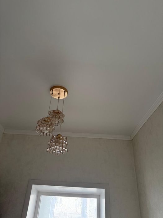 Продам подвесную люстру