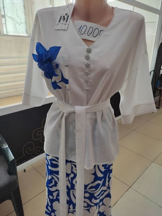 Платья новые продам