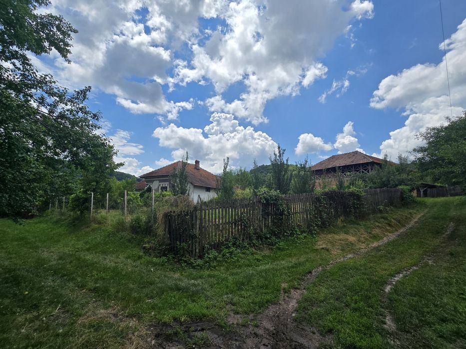 Teren  casă  si anexe