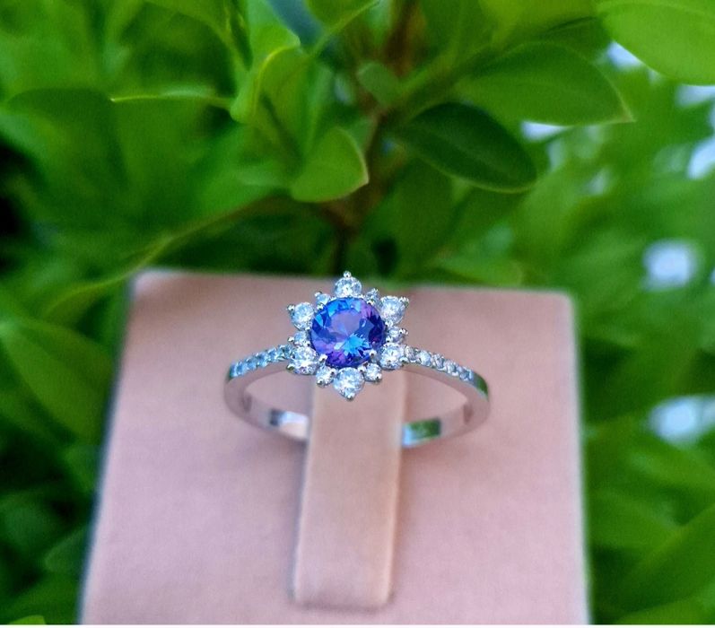 Inel din aur de 18K cu tanzanit natural si diamante naturale