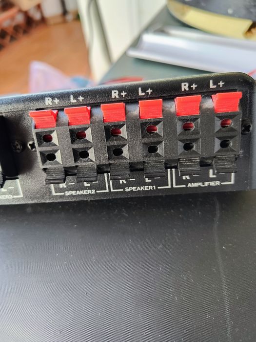 Switch box audio cu patru intrari INTERTRONIC