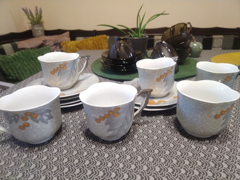 2 броя сервизи за кафе