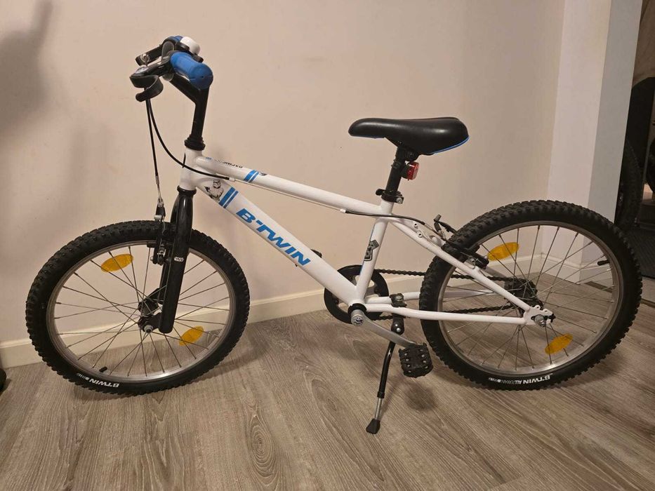 Bicicleta BTWIN RacingBoy 300 roti 20" si casca