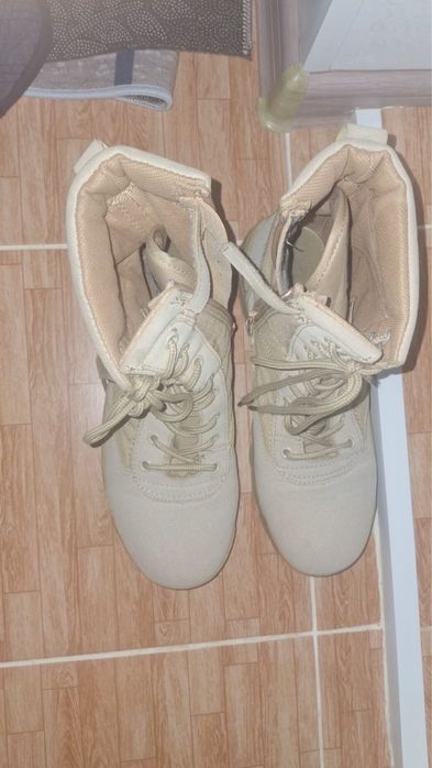 Берцы                      .