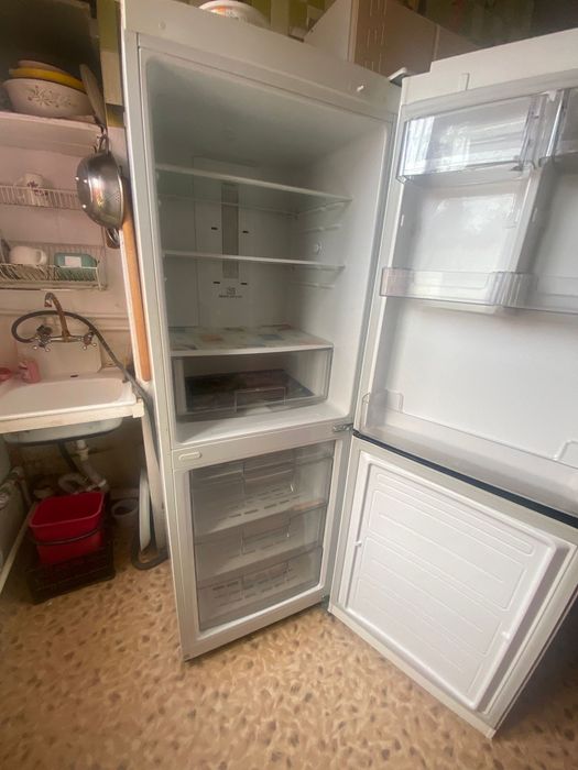 Продам Холодильник LG с системой No Frost
