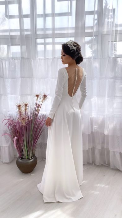 Белое свадебное с раскошной спиной