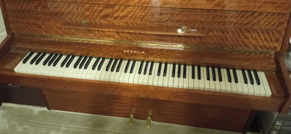 Продается пианино RIGA.