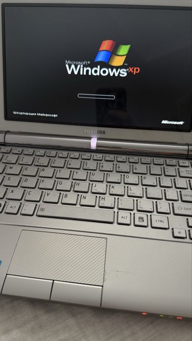 Ноутбук Toshiba старый