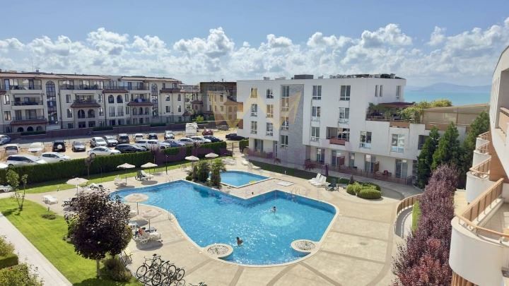 Продава се Тристаен апартамент в Бургас, Сарафово - 99 кв.м за 2061 €/кв.м - Снимка #10