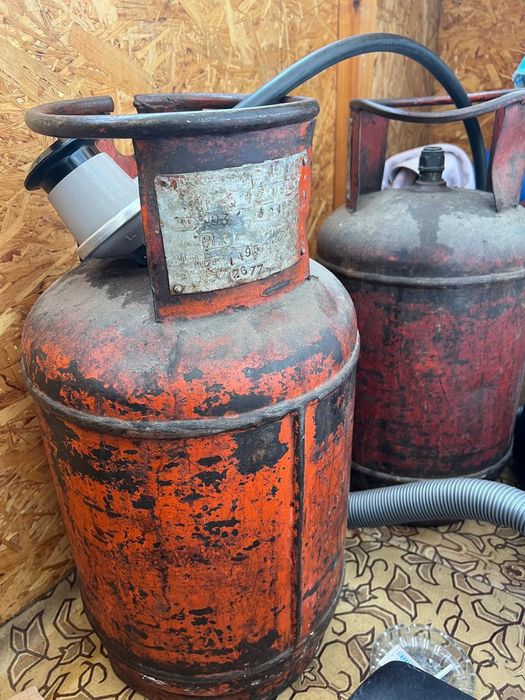 Продам газ балон красный