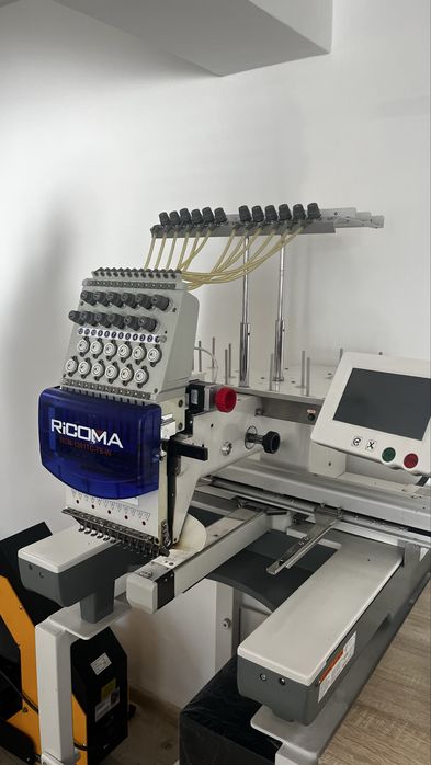 Mașină de brodat profesională RiCOMA RCM-1201TC-7S-W