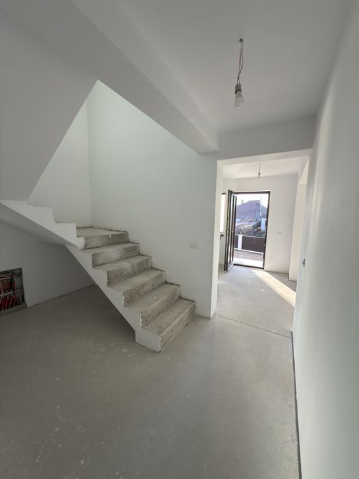 Vand casa zona consul