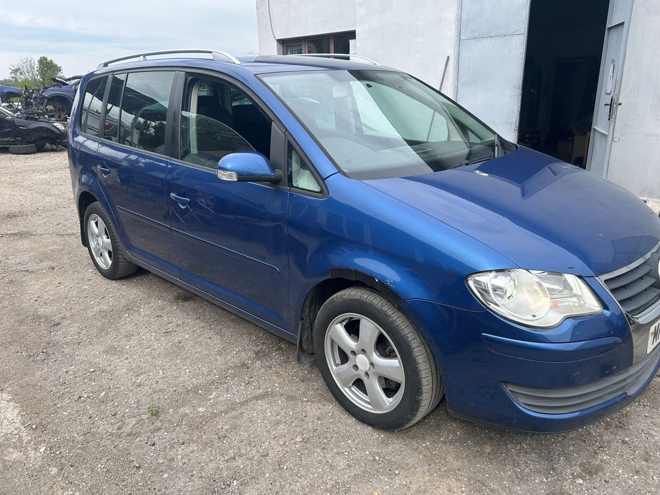 Volkswagen Touran  1.9TDI 105кс. BXE  2009г. - НА ЧАСТИ