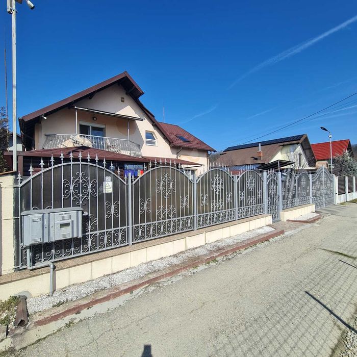 Vand in Stefanesti Casă individuală trainică. Intimitate și confort