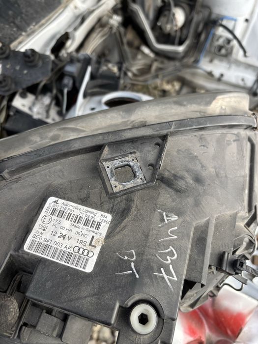 ляв фар за audi a4 b7