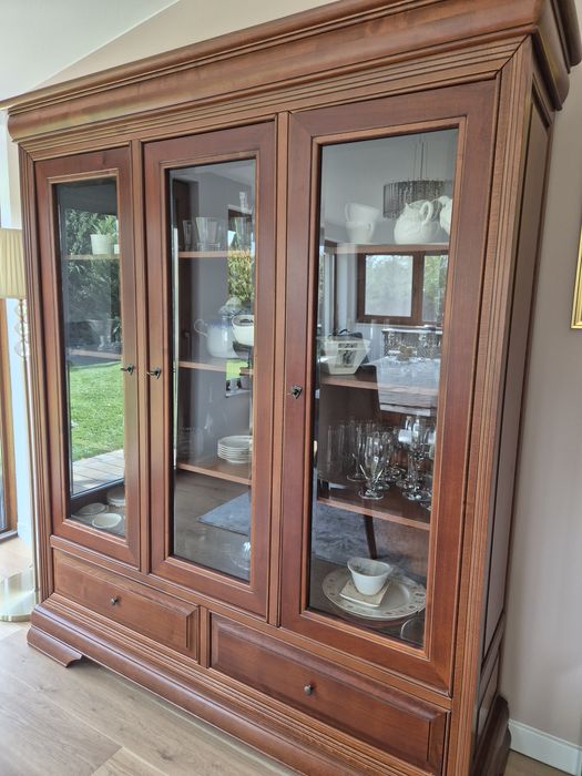 Mobilier lemn masiv culoare cires nuc