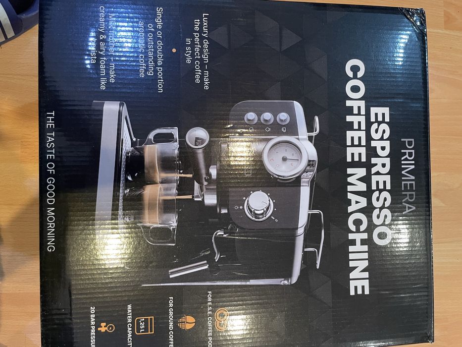 Expressor de  cafea  , cafea. macinată . Aparatul este nou