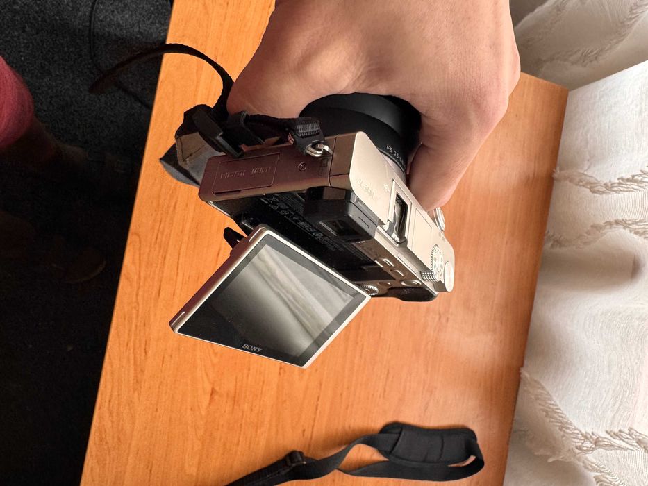 Фотоапатат Sony A6000 + Sony 28-70mm OSS + чанта – комплект