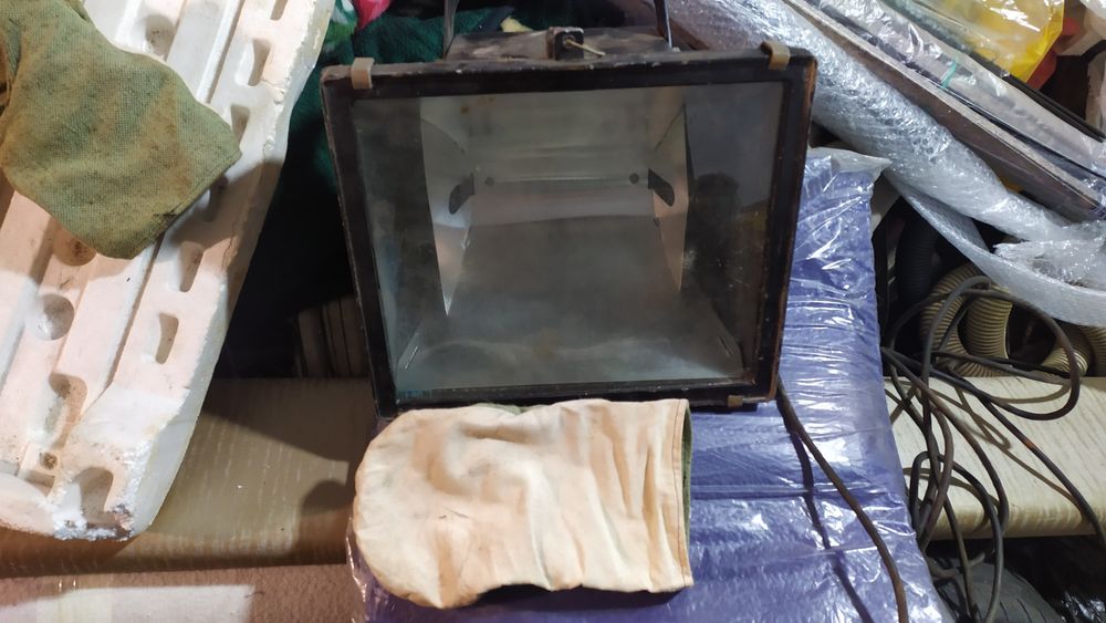 Продам прожектор . 7500 т.т