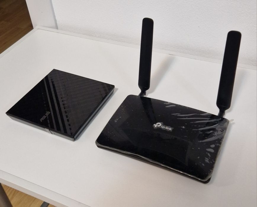 Vand dvd extern si router tp-link cu sim la 200 lei amandoua!