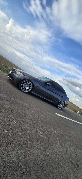 BMW E90                          .