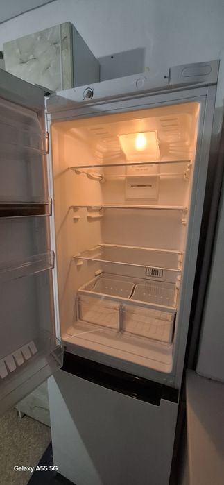 Продается холодильник Indesit