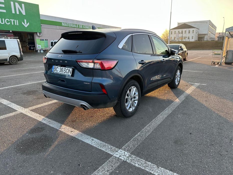 Vând Ford Kuga 5 usi Titanium 2.5 Duratec FHEV 190 CP AT AWD