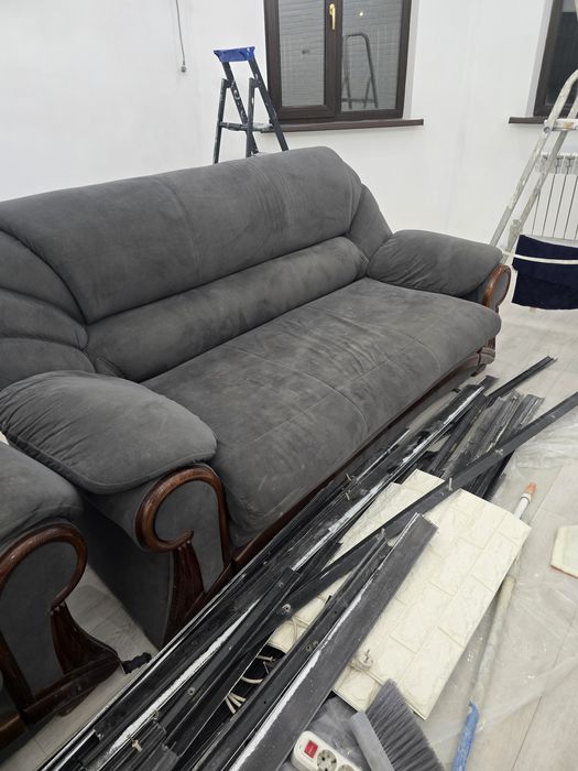 Диван с креслом серый