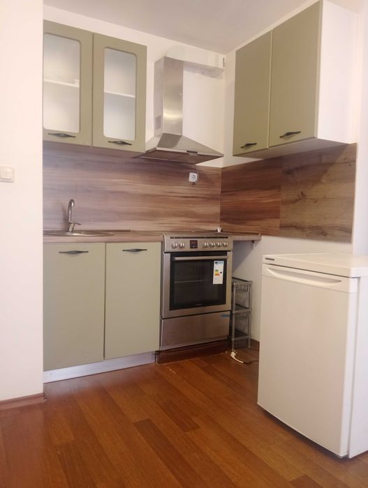 Самостоятелен апартамент за нощувки до Новотела