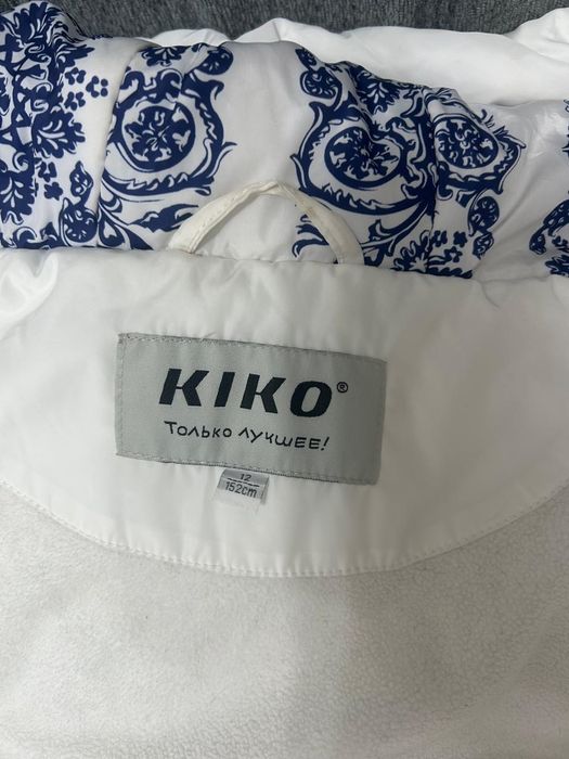 Продам куртку на девочку 152 см