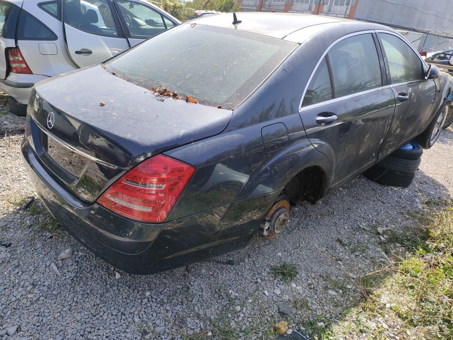 Продавам на части Мерцедес S класа  W221 3.2cdi 2006г
