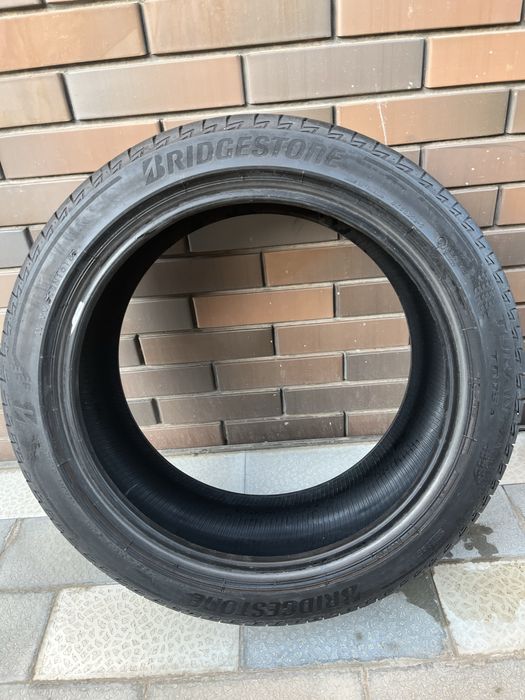 Шина  235/45/R18