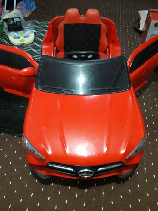 Продаётся детская электрическая машина