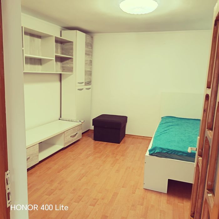 Inchiriez casa 3 camere și curte generoasa