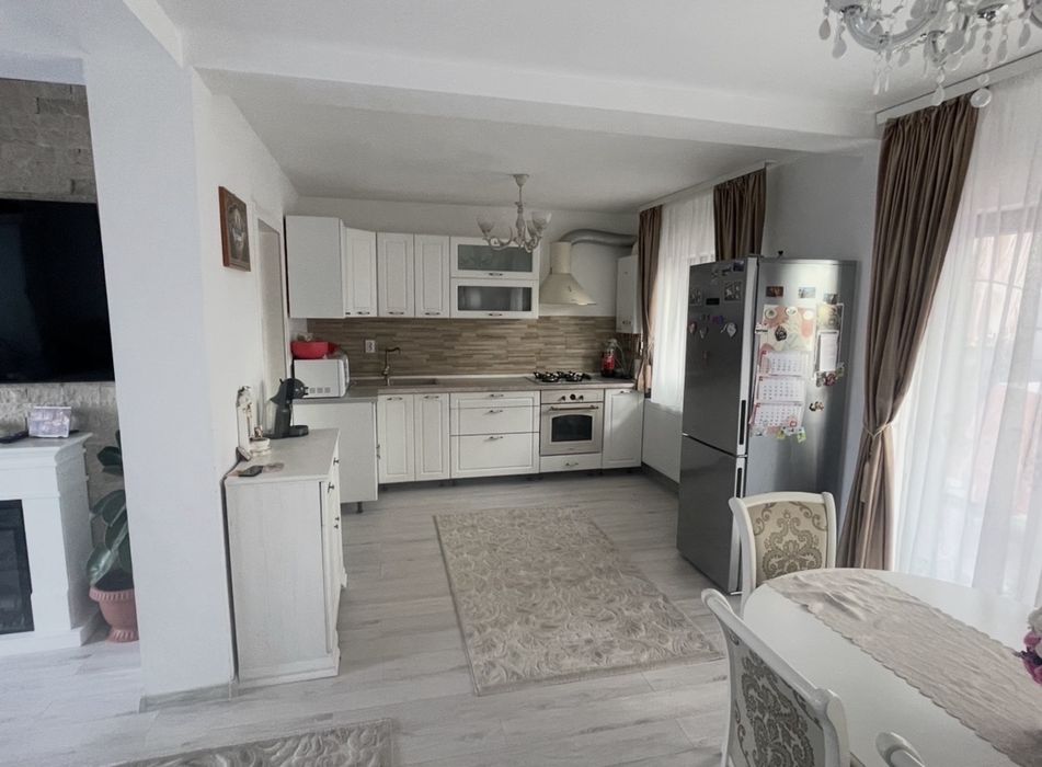 Casa Triplex mobilata si utilata complet