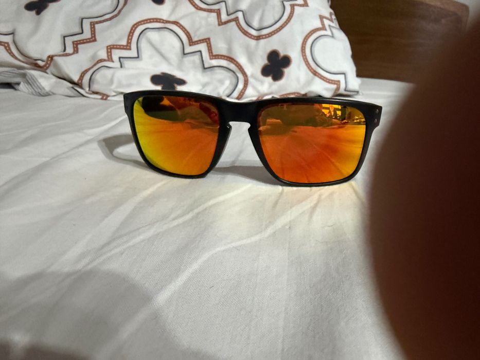 Продавам чисто нови очила Oakley Holbrook XL