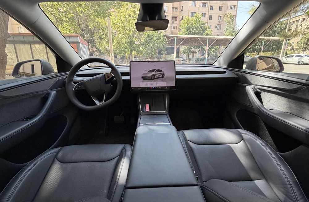 Tesla model y AWD