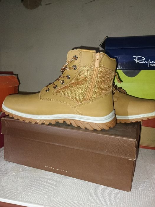 Ботинки женские зима 40 размер.