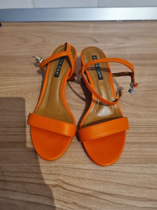 Vând sandale Anna Cori, din piele, mărimea 37