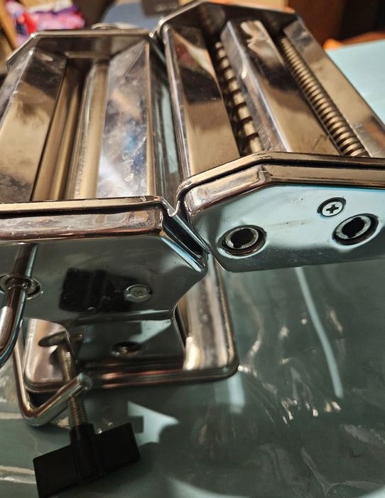 Aparat de făcut tăiței Royalty Line – aproape nou