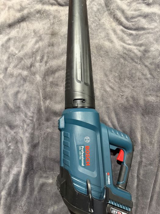 Bosch suflanta pe acumulatori