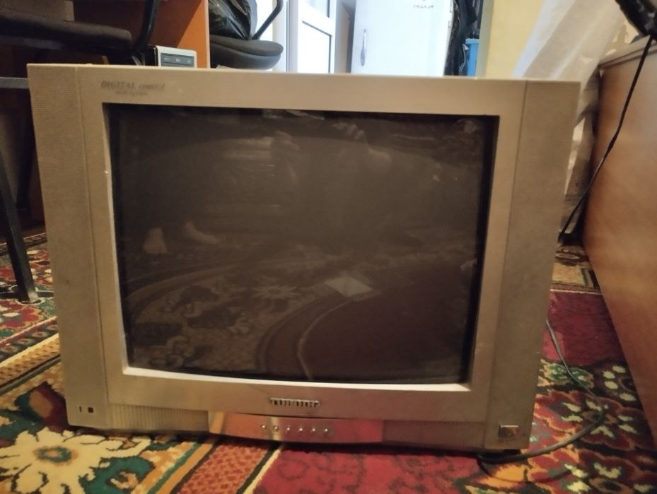 Srochna televizor sotiladi 250000 so'm holati yaxwi