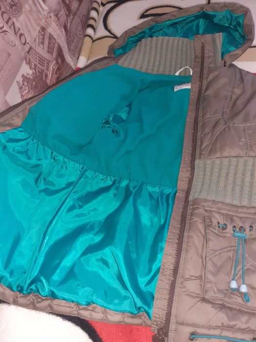 Продам куртку осень-весна на девочку